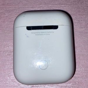 Good condition authentic apple airpod charging case ONLY
